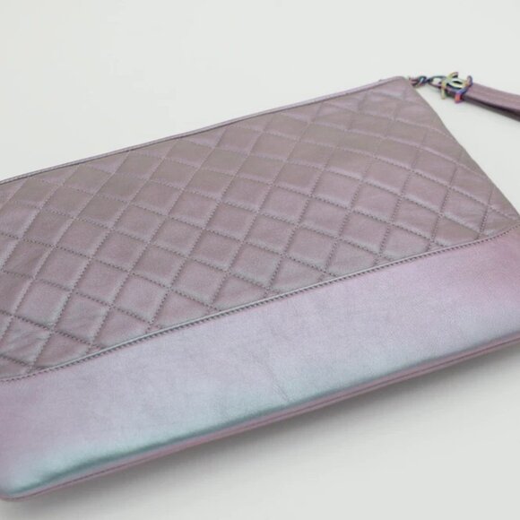 CHANEL Iridescent Lambskin Quilted Large Gabrielle Cosmetic Case Light Purple - Picture 5 of 13